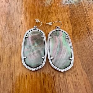 Kendra Scott Danielle Earring - Silver/Mother-of-Pearl